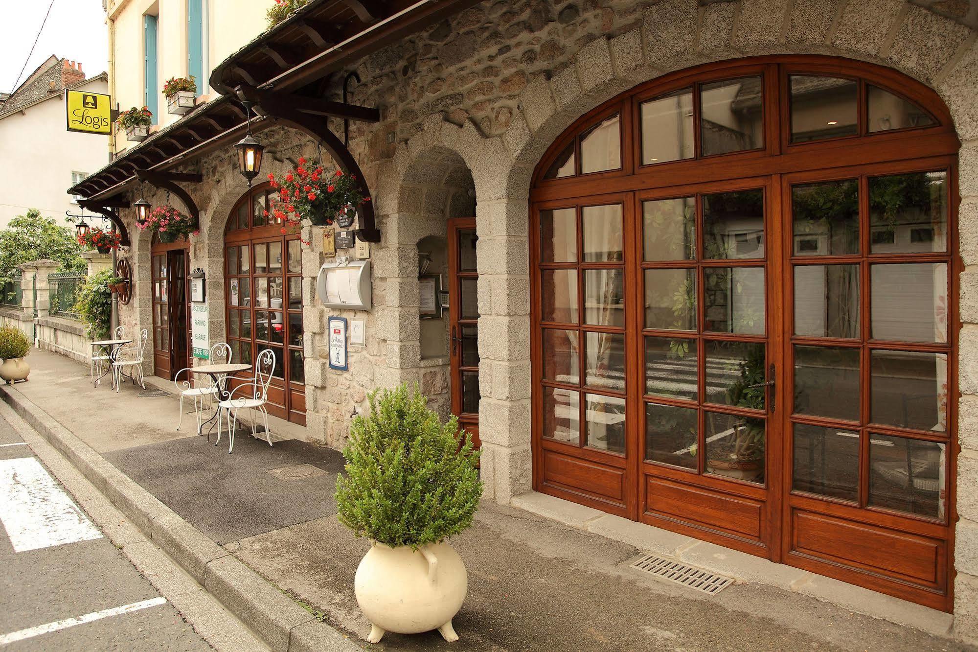 Hotel Restaurant Des Deux Vallees Entraygues-sur-Truyere Exterior photo